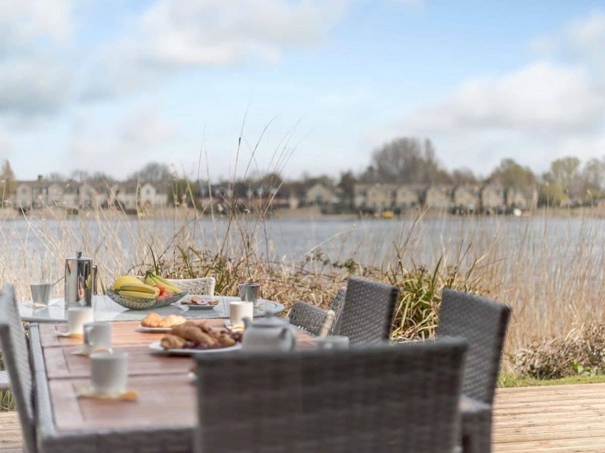 Cotswolds Lakehouse, With Hot Tub & Spa Access, Lower Mill Estate Somerford Keynes Eksteriør billede