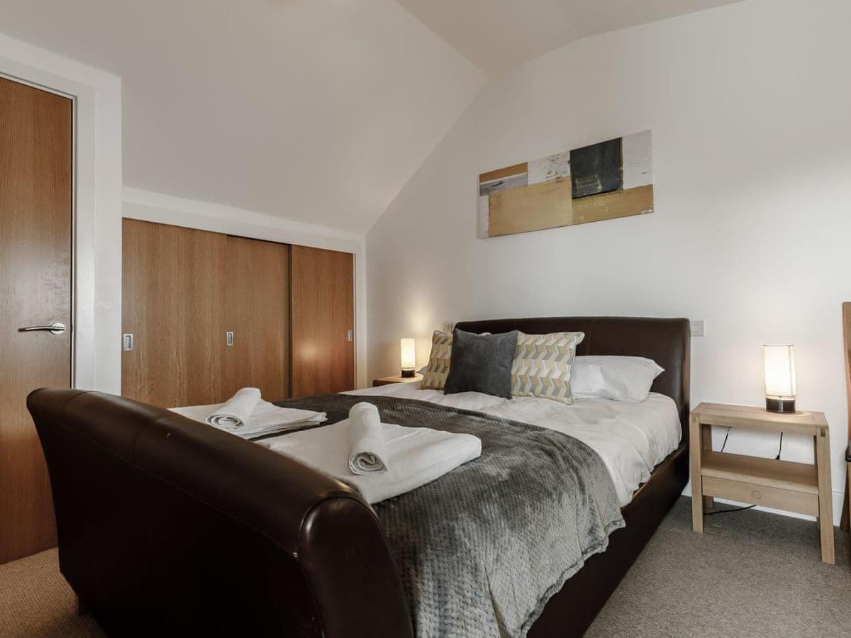 Cotswolds Lakehouse, With Hot Tub & Spa Access, Lower Mill Estate Somerford Keynes Eksteriør billede