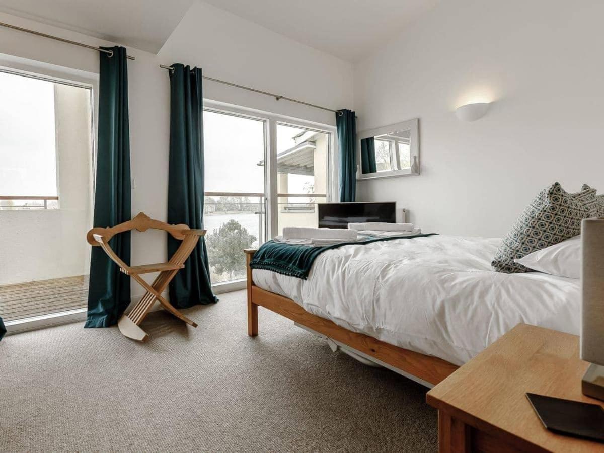 Cotswolds Lakehouse, With Hot Tub & Spa Access, Lower Mill Estate Somerford Keynes Eksteriør billede