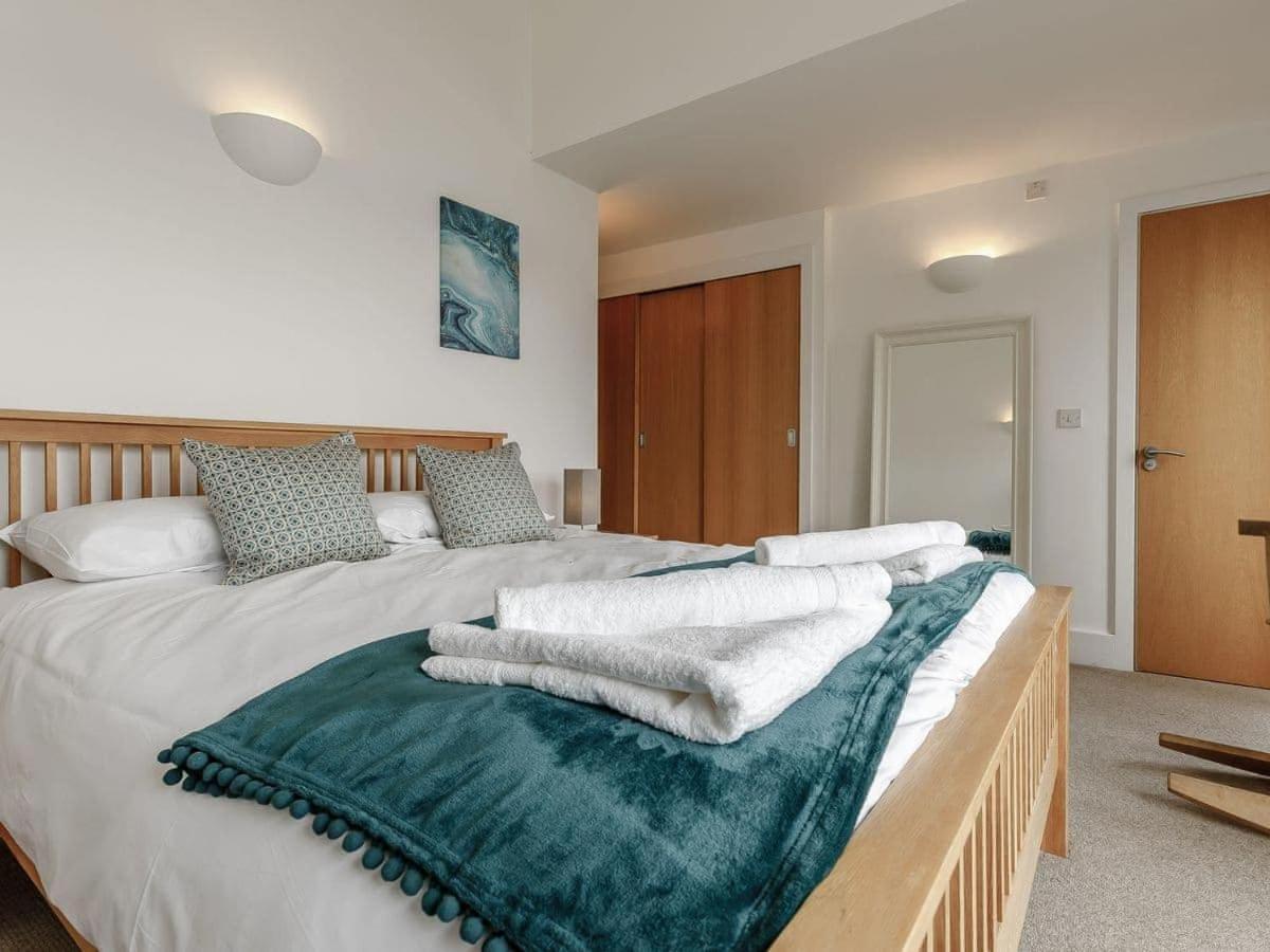 Cotswolds Lakehouse, With Hot Tub & Spa Access, Lower Mill Estate Somerford Keynes Eksteriør billede